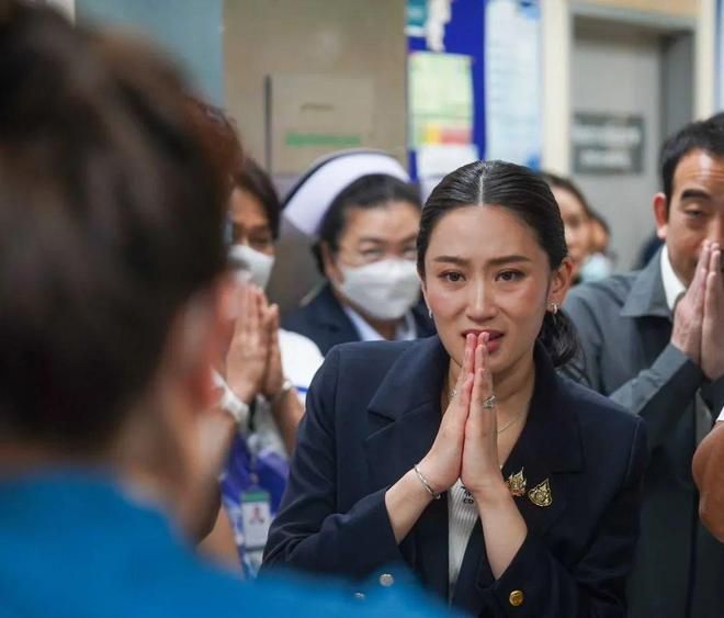 东南亚也要乱？泰国女总理录音门，硝烟四起，全球经济何时见底？