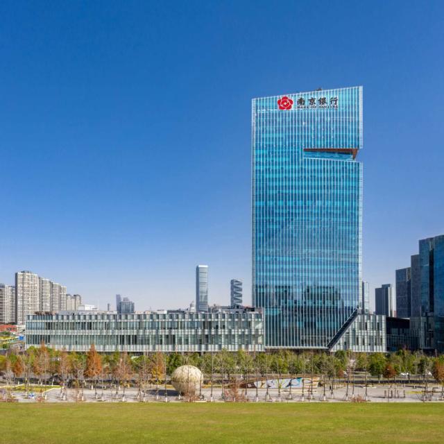 南京银行十八年跃阶：城商行“优等生”的价值航程