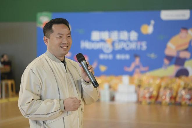 卖冰给老外，他年入14亿