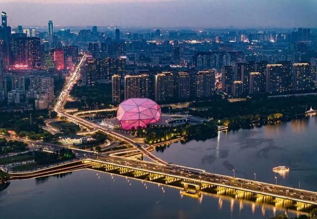 在东北经济「最强省」，看见中国AI的未来