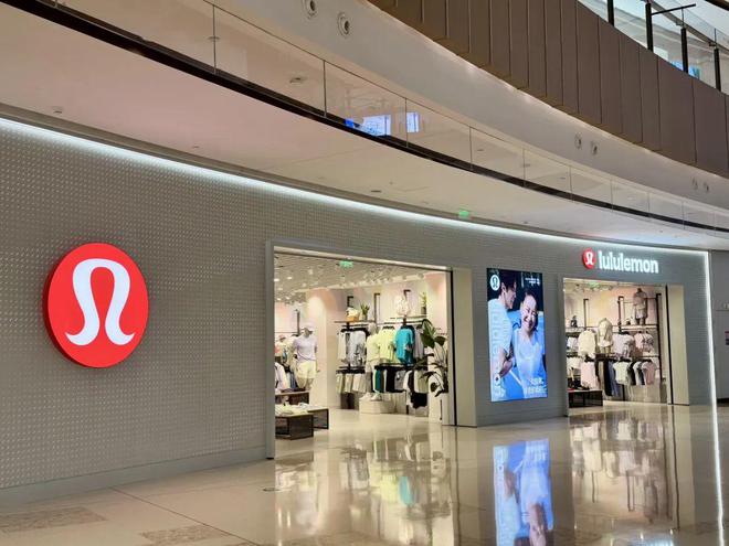 裁员、状告Costco，下调盈利预测后，Lululemon最近有点烦