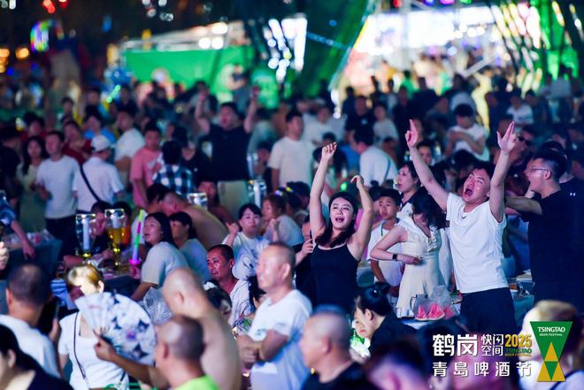 国潮味 足球热 好客情 品青岛啤酒节的多姿多彩