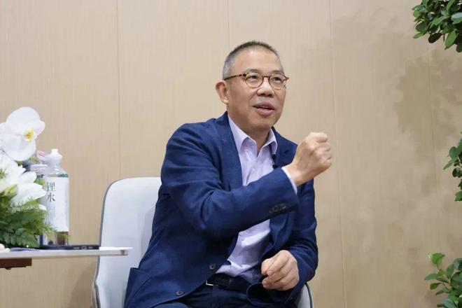 投资椰子水上市大赚，首富又回来了