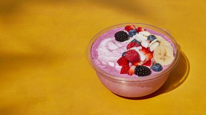 一杯酸奶,估值1422亿 一杯酸奶,估值1422亿